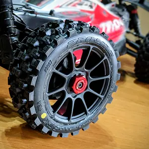 Pro-Line Badlands MX Mach 10s