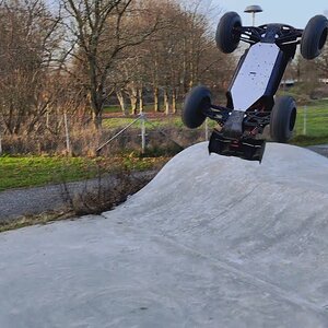 Quad backflips, almost hit my buddy, Kraton Exb m2c goes bashing in skatepark, bye bye new body💪💪😁😁