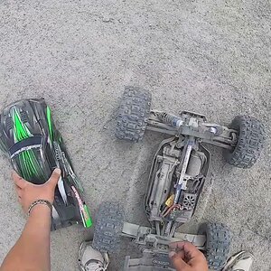 More test M2C Chassi, Sliding Motormount and CRCU Titanium Towers And Ackerman On The Traxxas Sledge