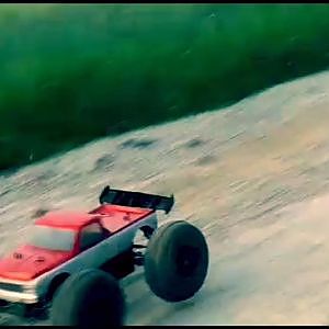 HOW to drive an ARRMA OUTCAST OVER A PUDDLE WITHOUT getting WET TIRES - YouTube