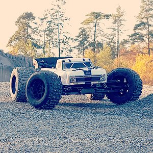 ARRMA Outcast LWB 6s BLX