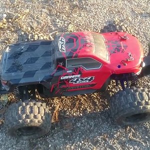 Arrma Granite 4x4 4s BLX Light Backyard Run