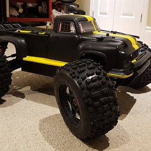 Notorious Stinger pre-decal and roll cage