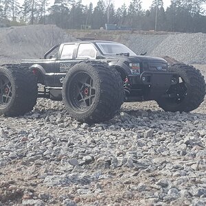 ARRMA Outcast 6s BLX v1