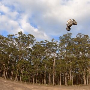 Jump Training with the Arrma Kraton V3 on 6s, stacked hard, stacked again!