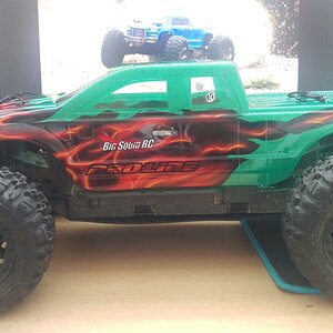 Arrma BRCC & Killerbody Rubik (side view)