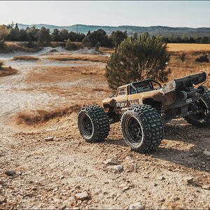 ARRMA OUTCAST 4S BLX - Motocross Track