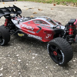 Beefed up / Typhon 3s BLX 4x4 buggy