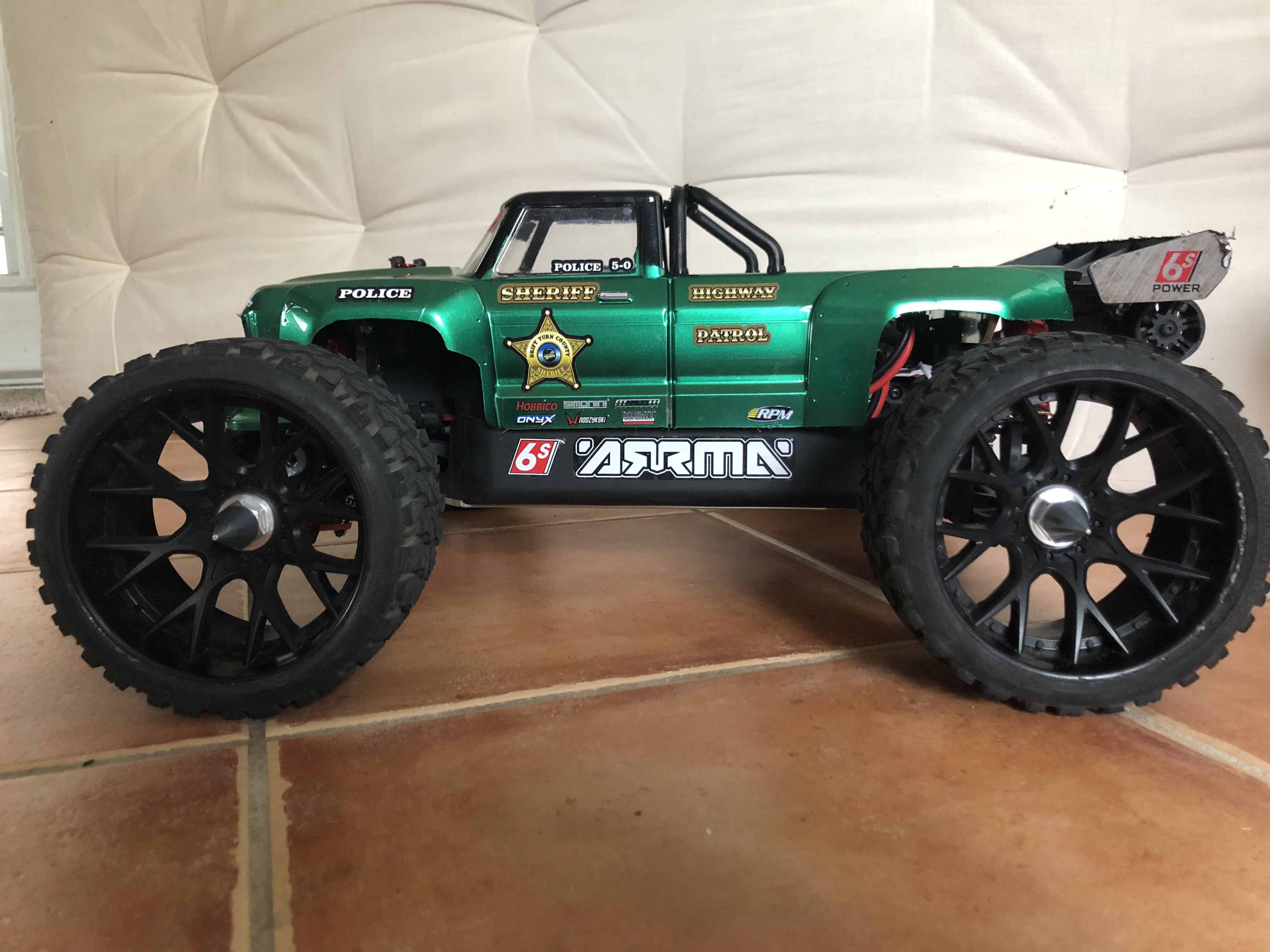 ARRMA Notorious w/ an OutCast painted body!