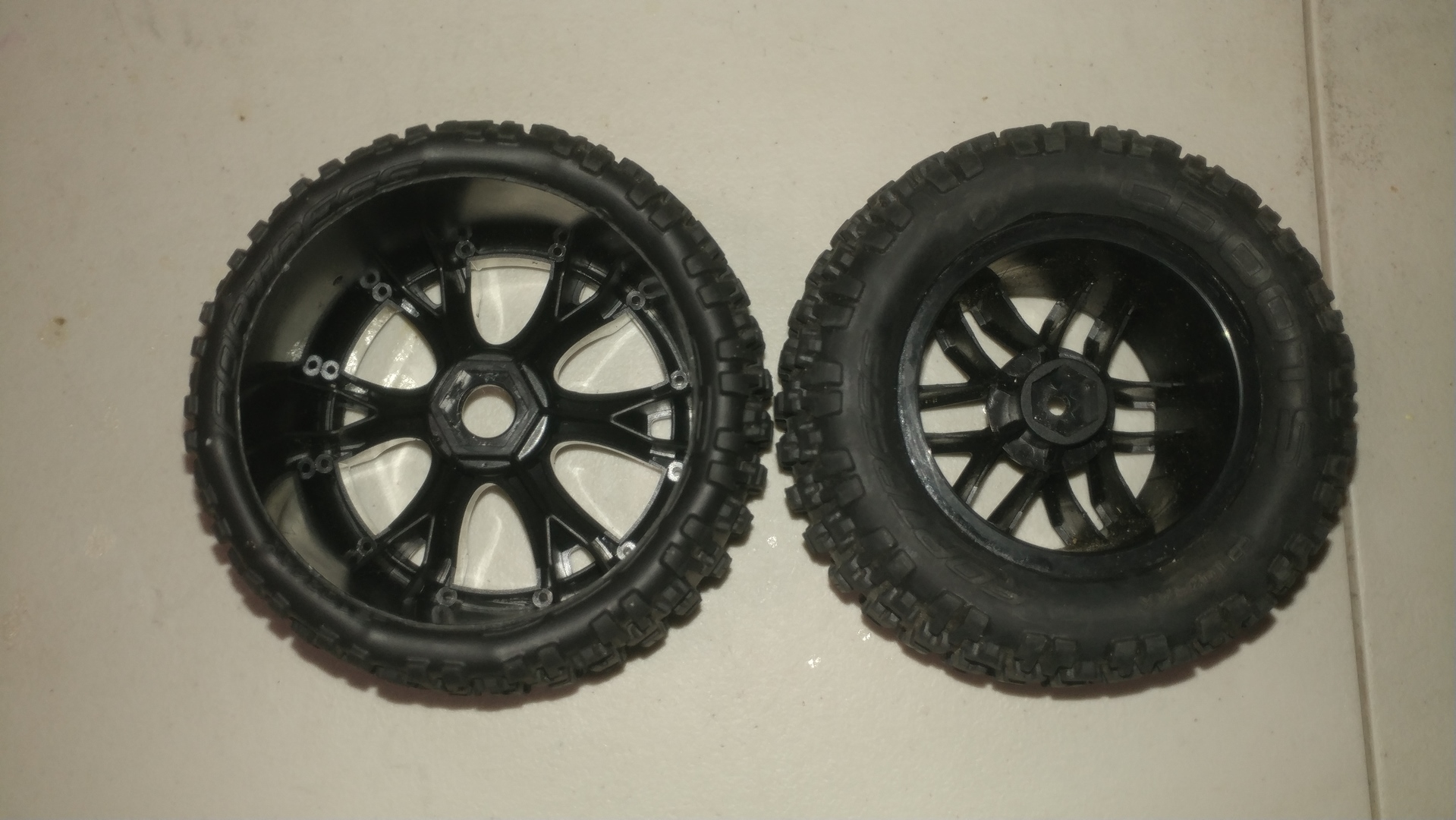 Glueing 2.8 Granite Tires on 3.8 Rims #3
