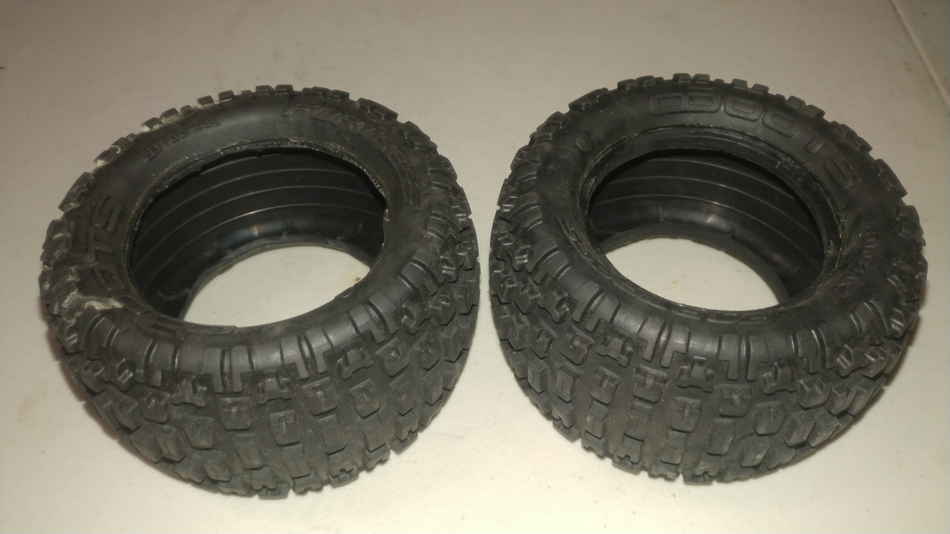 Glueing 2.8 Granite Tires on 3.8 Rims #5
