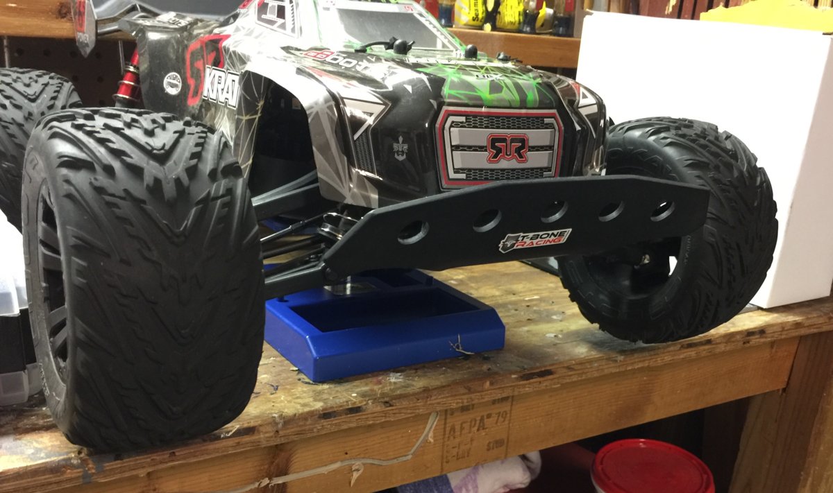 Kraton T-bone racing bumper installed