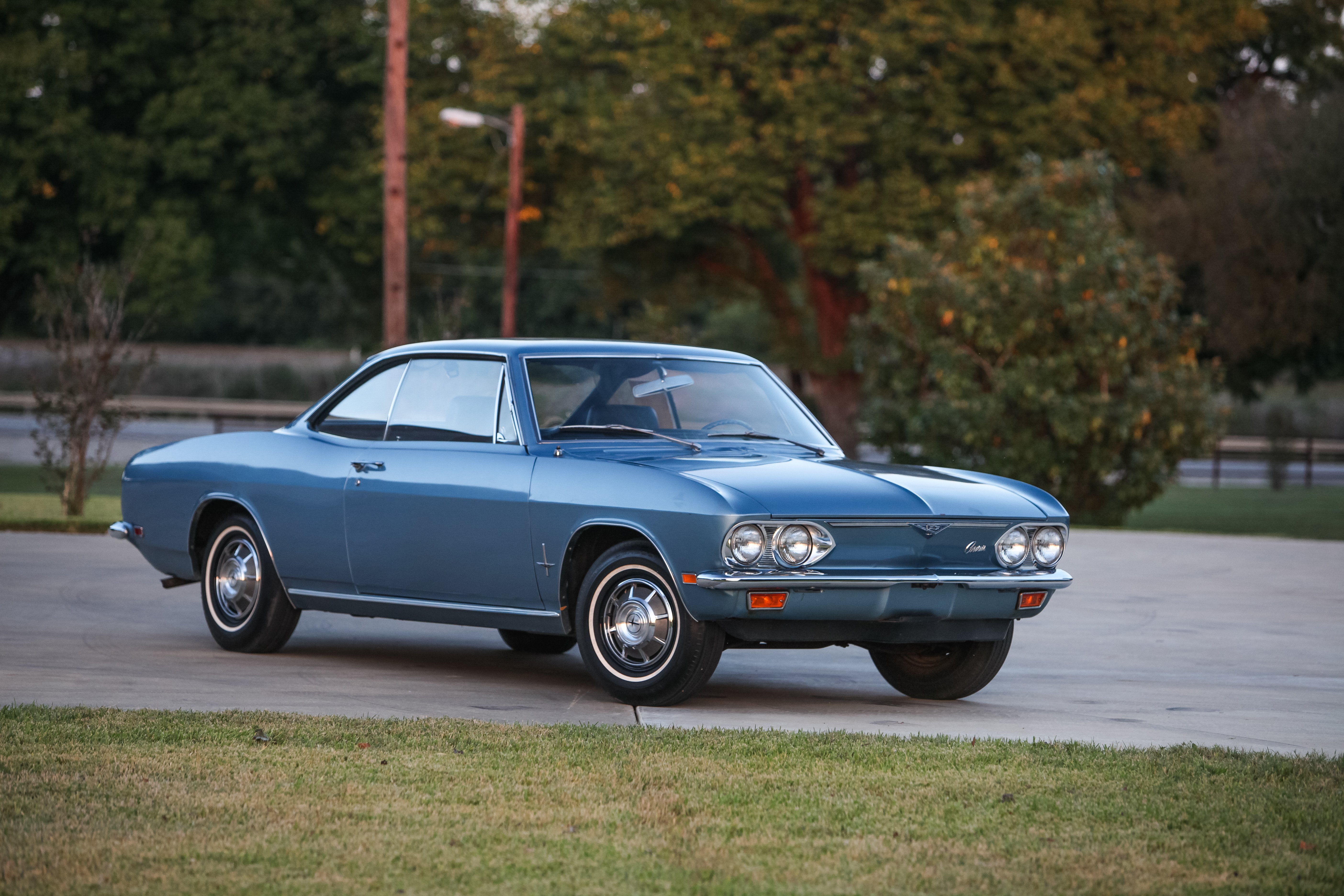 639816-1969-chevrolet-corvair-monza-coupe-compact-classic-usa-d-5616x3744-02.jpg
